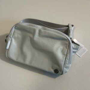 Lululemon Everywhere Belt Bag in Vapor NWT